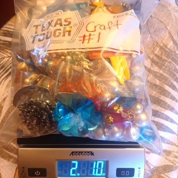 Beads. 2lbs. - Picture 1 of 12